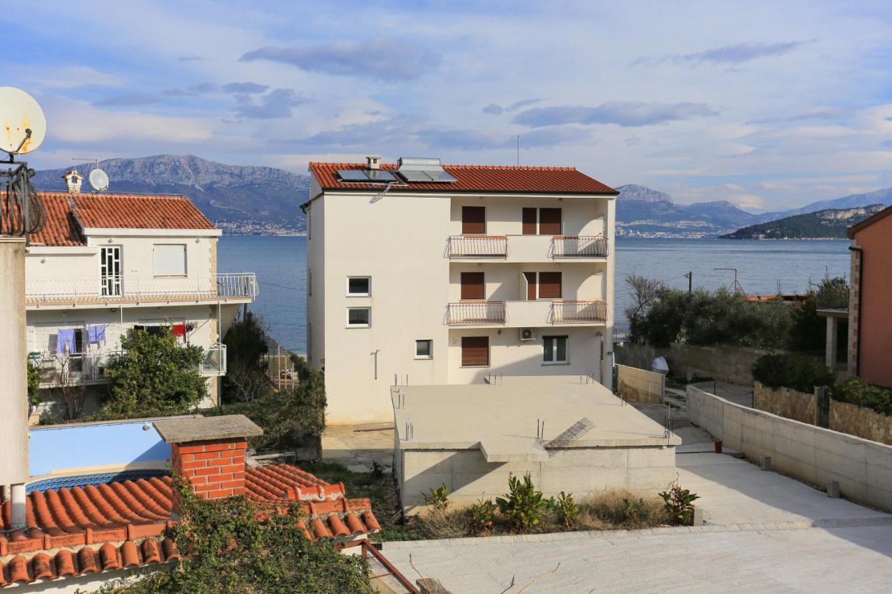Apartments By The Sea Slatine, Ciovo - 14541 ภายนอก รูปภาพ