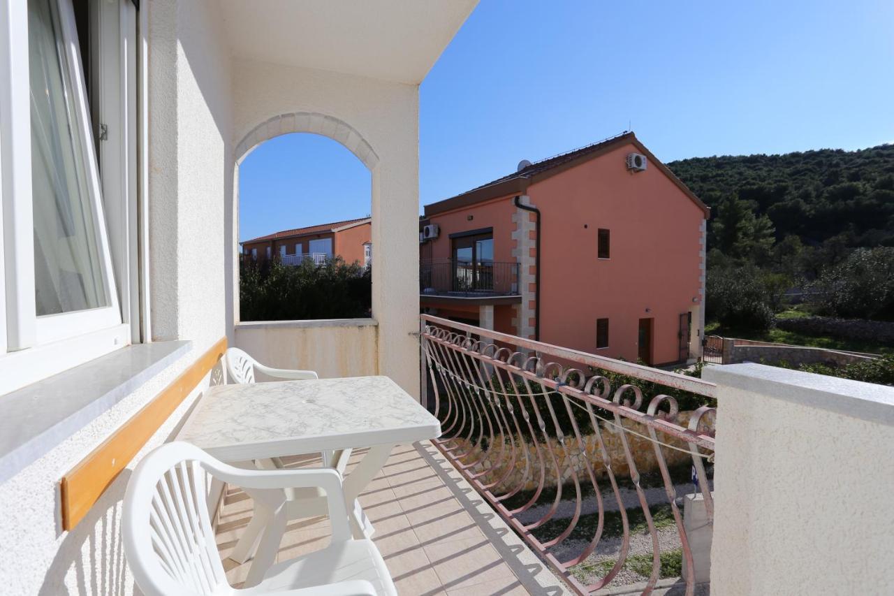 Apartments By The Sea Slatine, Ciovo - 14541 ภายนอก รูปภาพ