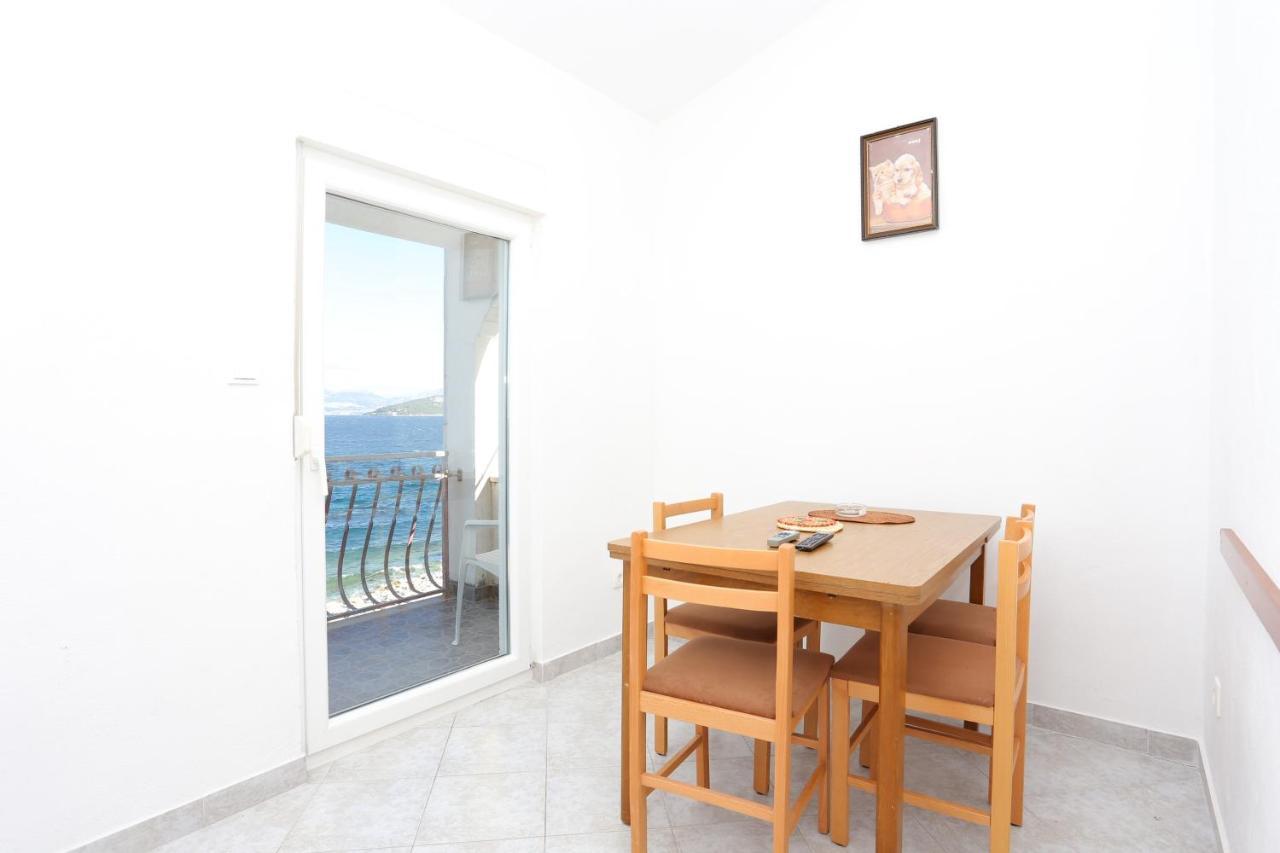 Apartments By The Sea Slatine, Ciovo - 14541 ภายนอก รูปภาพ